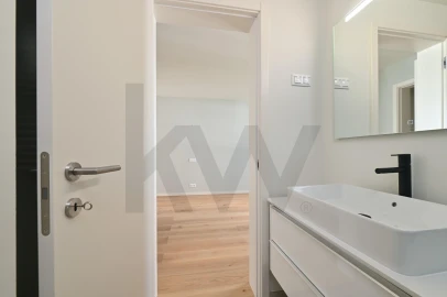 Apartamento T3 para Arrendamento em Santo António