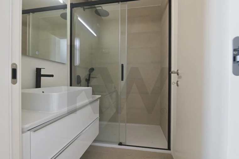 Apartamento T3 para Arrendamento em Santo António Foto 25