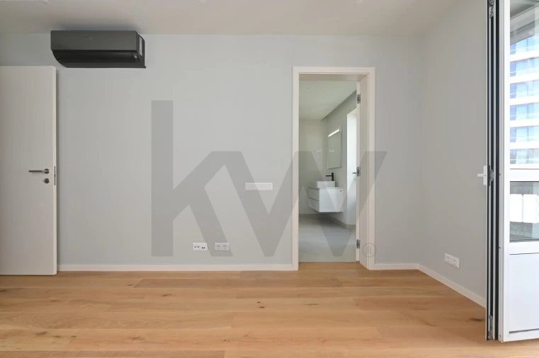 Apartamento T3 para Arrendamento em Santo António Foto 18