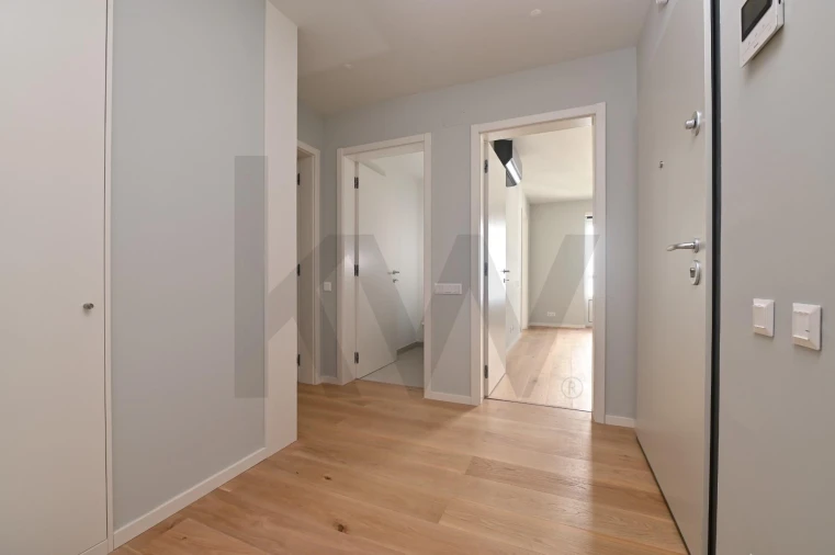 Apartamento T3 para Arrendamento em Santo António Foto 15