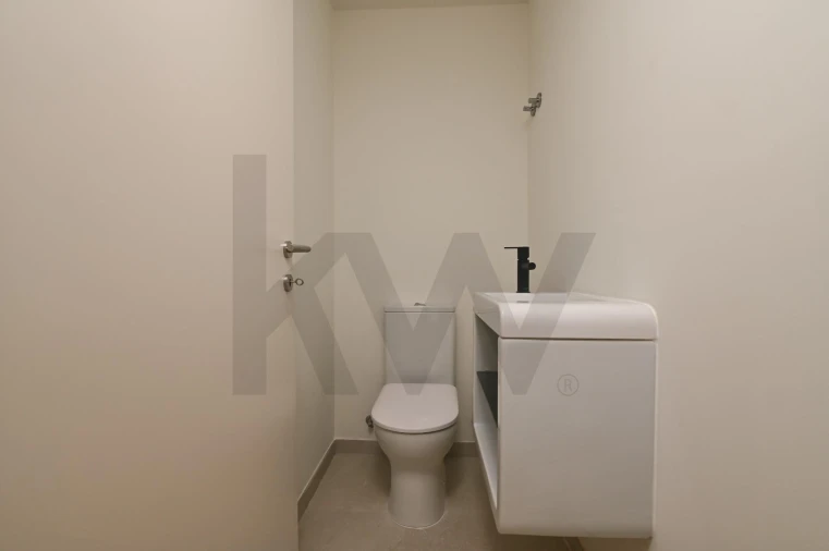 Apartamento T3 para Arrendamento em Santo António Foto 16