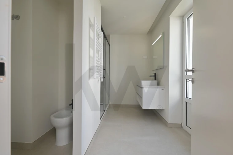 Apartamento T3 para Arrendamento em Santo António Foto 19