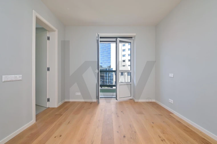 Apartamento T3 para Arrendamento em Santo António Foto 17