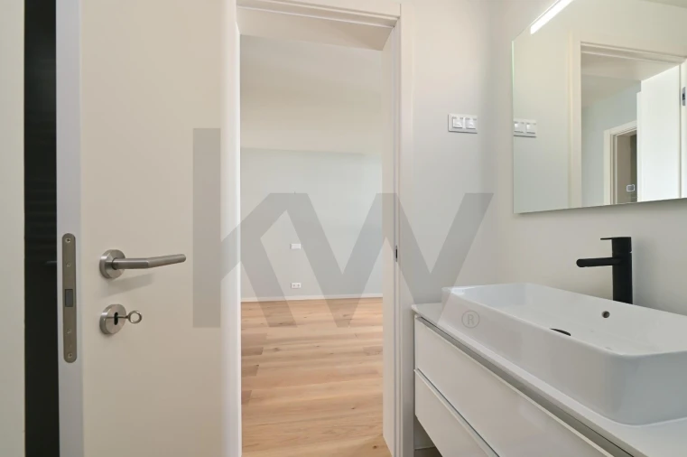 Apartamento T3 para Arrendamento em Santo António Foto 26
