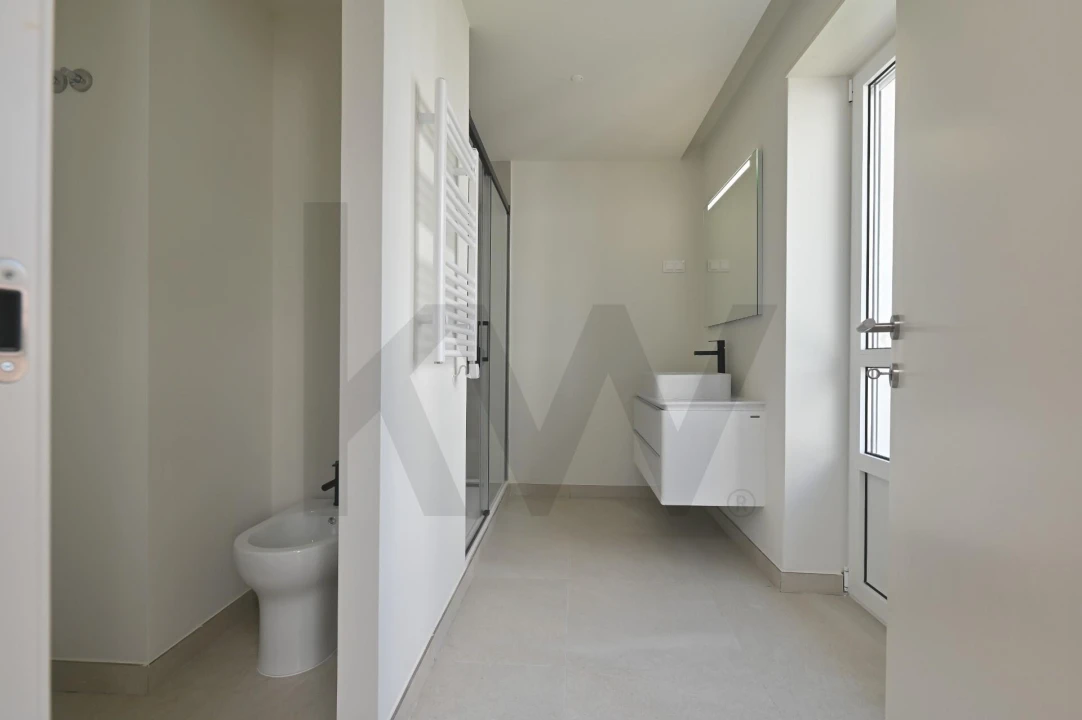 Apartamento T3 para Arrendamento em Santo António Foto 19