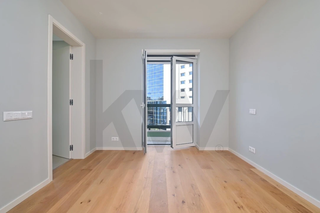 Apartamento T3 para Arrendamento em Santo António Foto 17