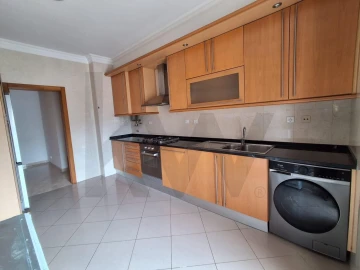 Apartamento T3 para Arrendamento em Odivelas