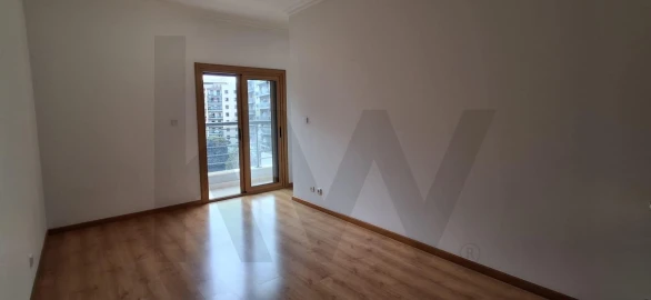 Apartamento T3 para Arrendamento em Odivelas
