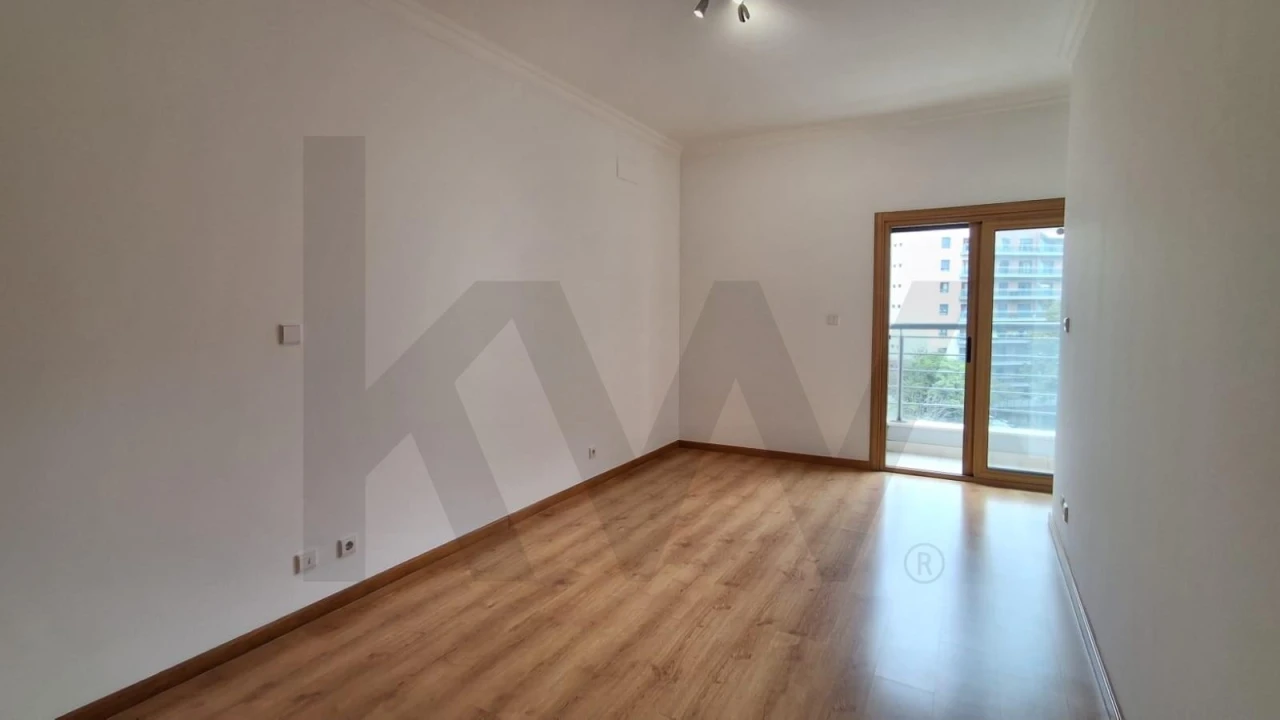 Apartamento T3 para Arrendamento em Odivelas Foto 25