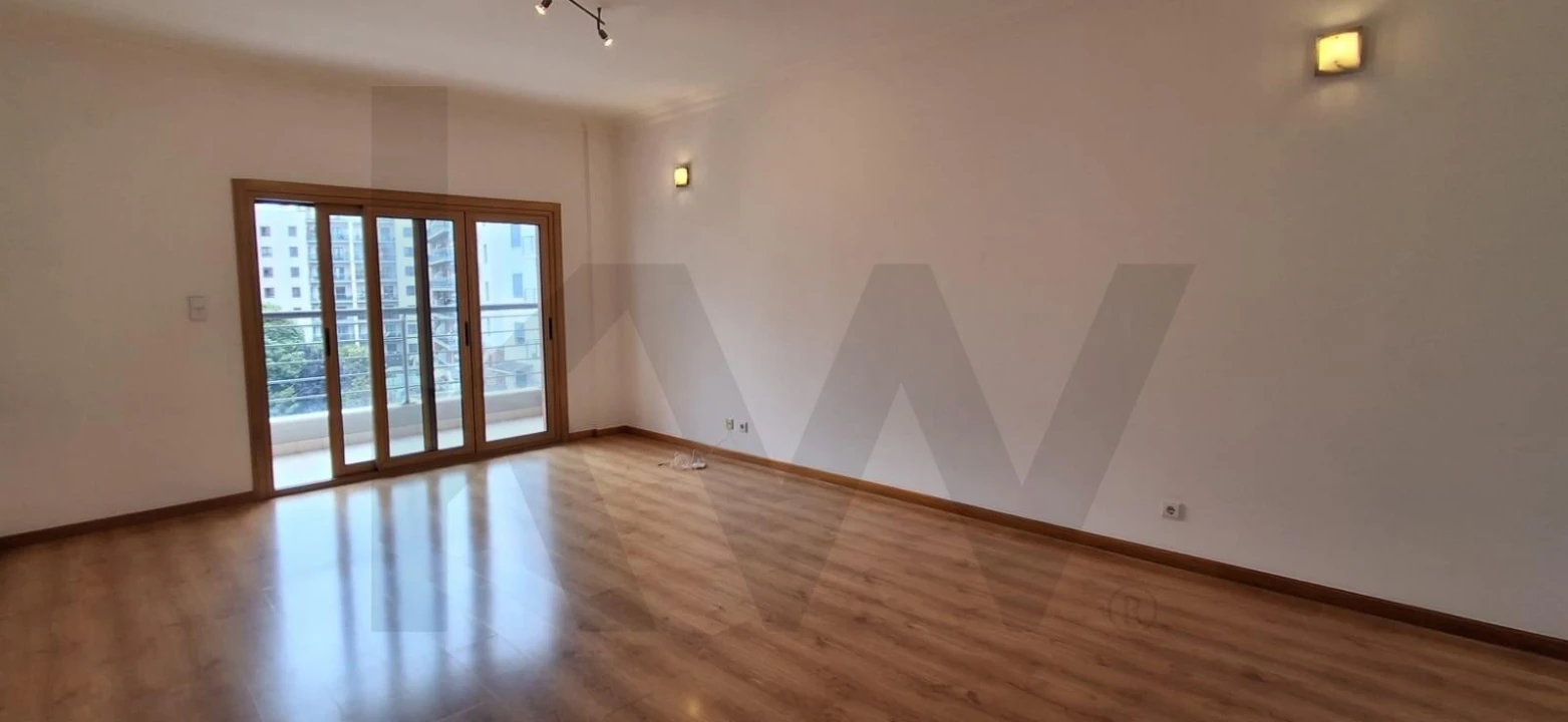 Apartamento T3 para Arrendamento em Odivelas Foto 13