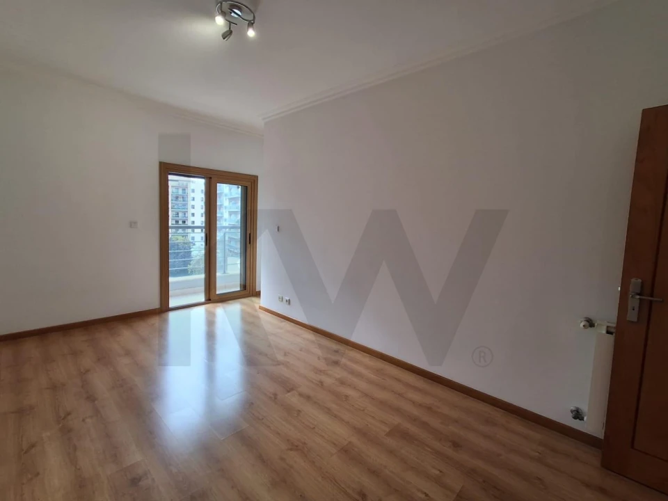 Apartamento T3 para Arrendamento em Odivelas Foto 28