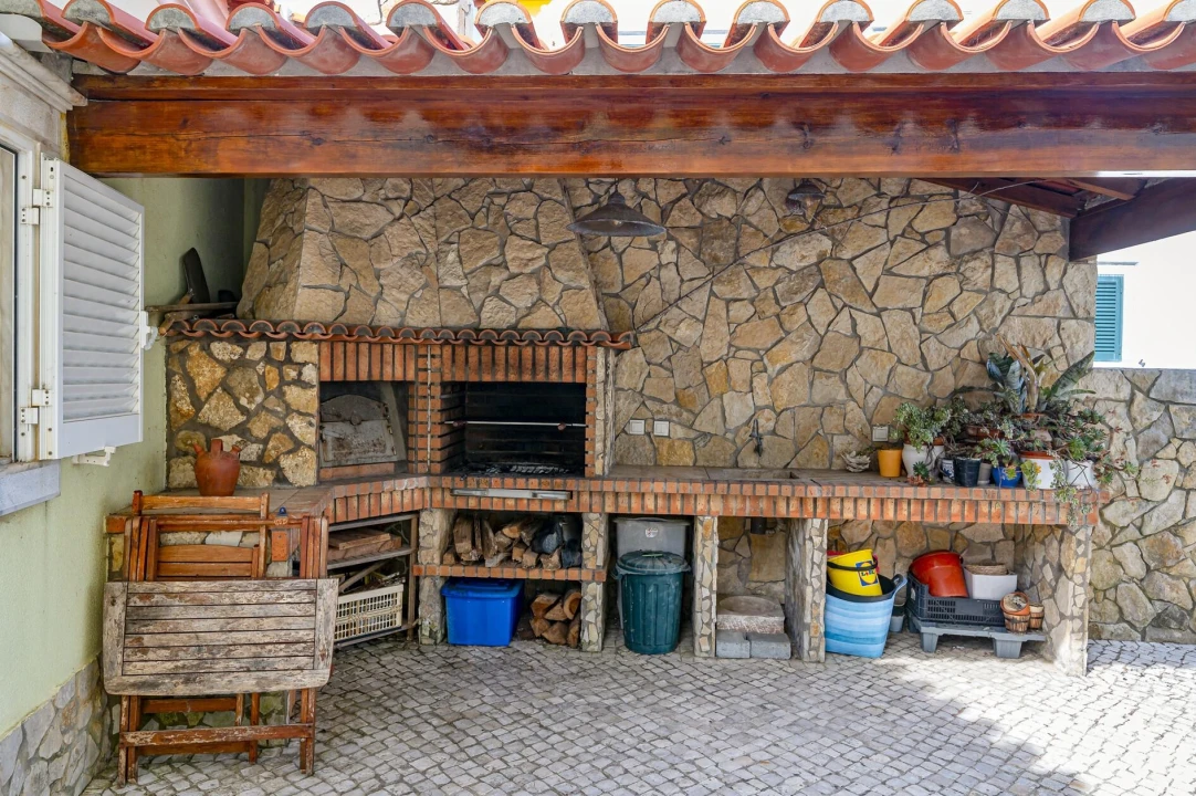 Moradia T4 para Venda em Carvoeira Foto 12