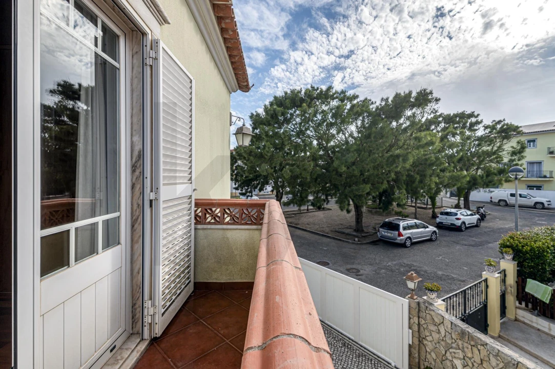 Moradia T4 para Venda em Carvoeira Foto 43