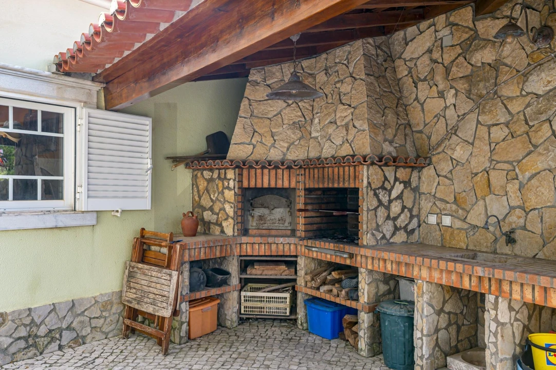 Moradia T4 para Venda em Carvoeira Foto 11