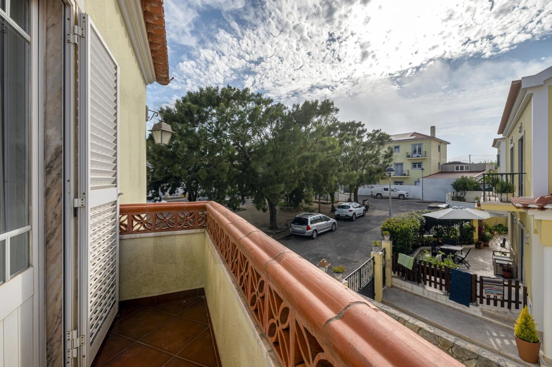 Moradia T4 para Venda em Carvoeira Foto 42