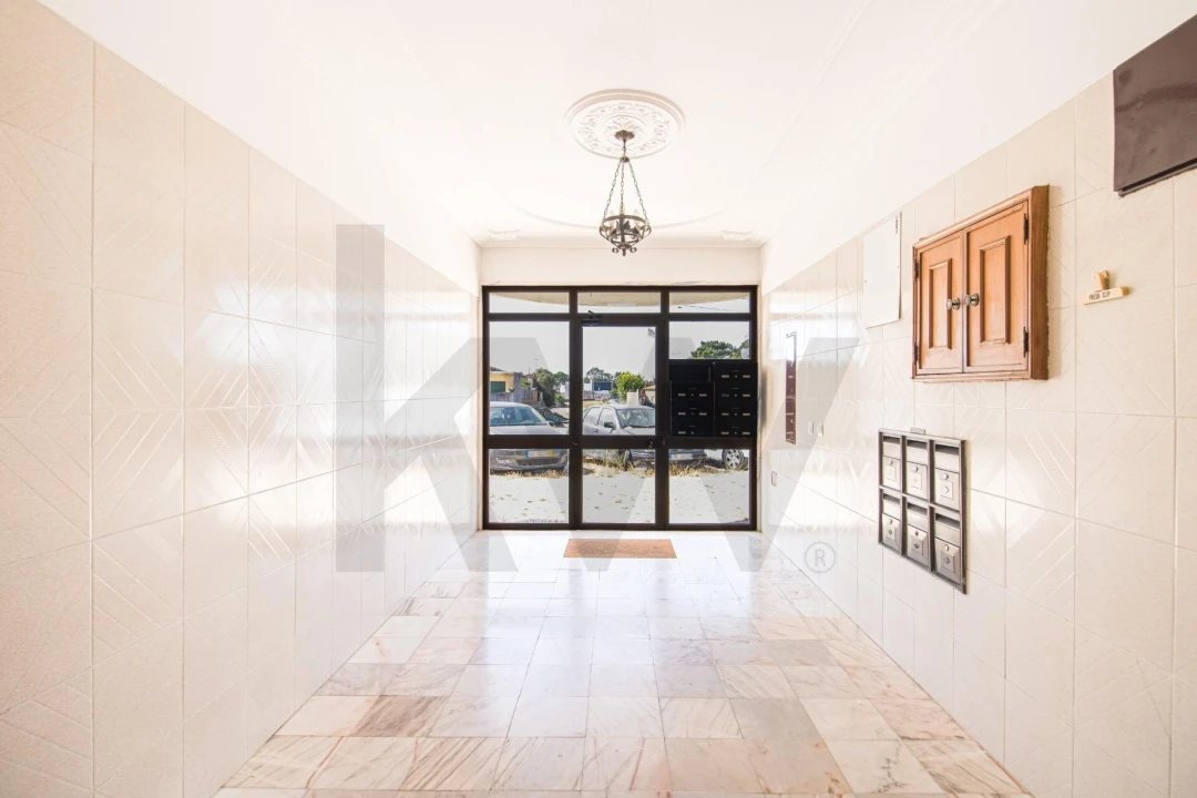 Apartamento T3 para Venda em Charneca de Caparica e Sobreda Foto 22
