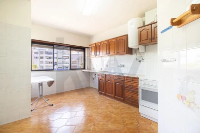 Apartamento T3 para Venda em Charneca de Caparica e Sobreda