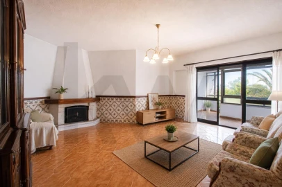 Apartamento T3 para Venda em Charneca de Caparica e Sobreda
