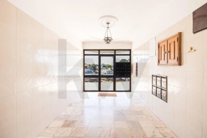 Apartamento T3 para Venda em Charneca de Caparica e Sobreda