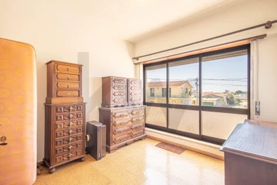 Apartamento T3 para Venda em Charneca de Caparica e Sobreda