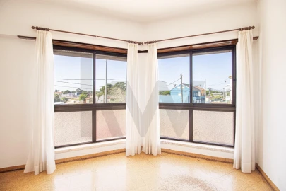 Apartamento T3 para Venda em Charneca de Caparica e Sobreda