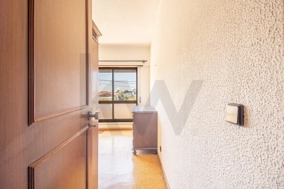 Apartamento T3 para Venda em Charneca de Caparica e Sobreda