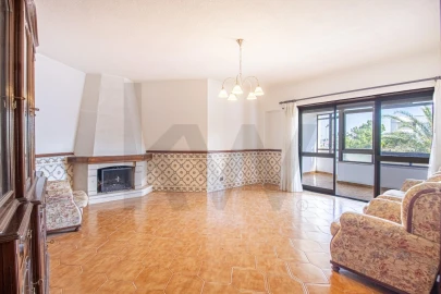 Apartamento T3 para Venda em Charneca de Caparica e Sobreda