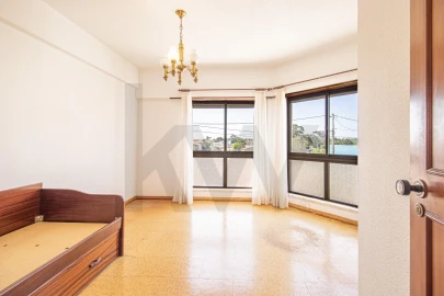 Apartamento T3 para Venda em Charneca de Caparica e Sobreda