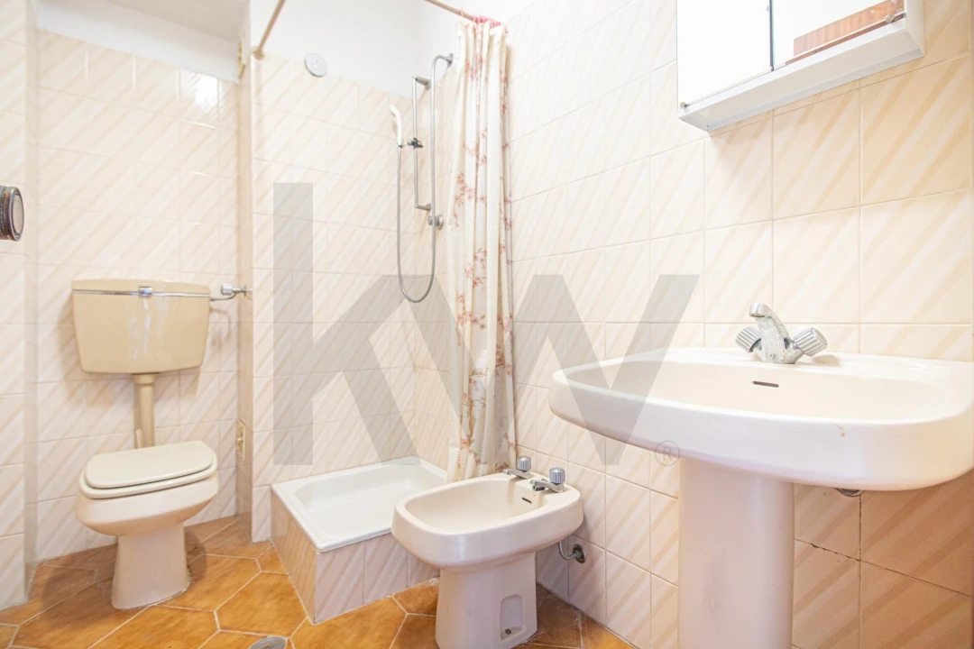 Apartamento T3 para Venda em Charneca de Caparica e Sobreda Foto 25