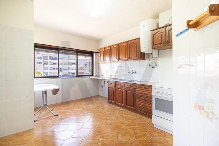 Apartamento T3 para Venda em Charneca de Caparica e Sobreda Foto 8