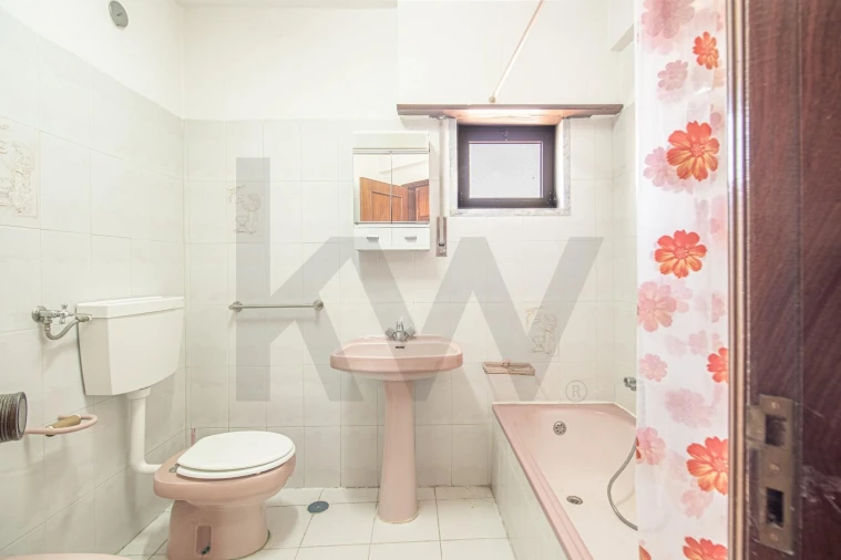 Apartamento T3 para Venda em Charneca de Caparica e Sobreda Foto 24