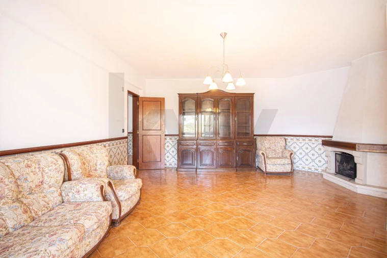 Apartamento T3 para Venda em Charneca de Caparica e Sobreda Foto 3