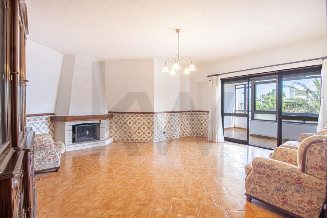 Apartamento T3 para Venda em Charneca de Caparica e Sobreda Foto 2
