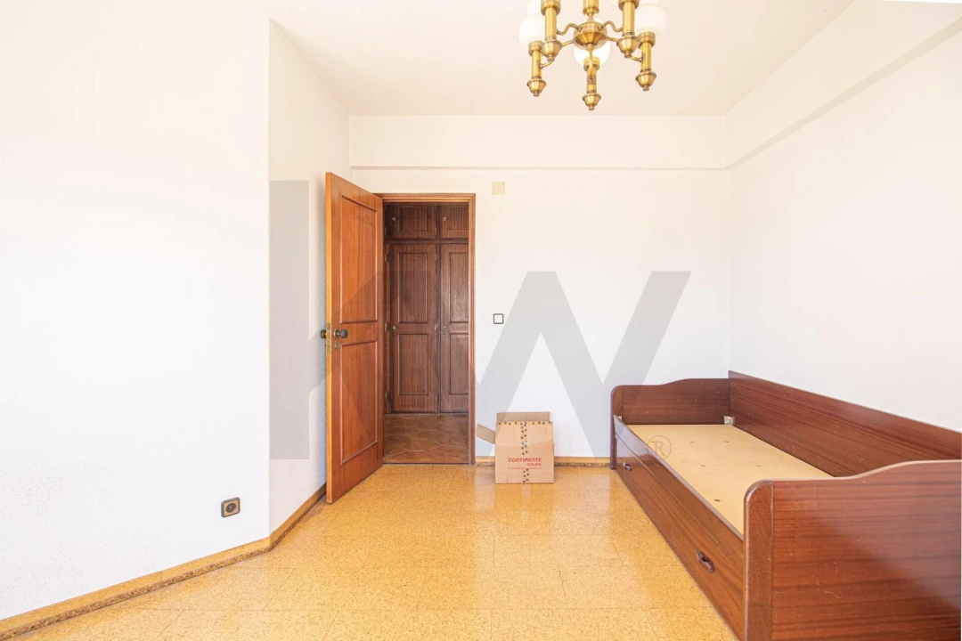 Apartamento T3 para Venda em Charneca de Caparica e Sobreda Foto 19