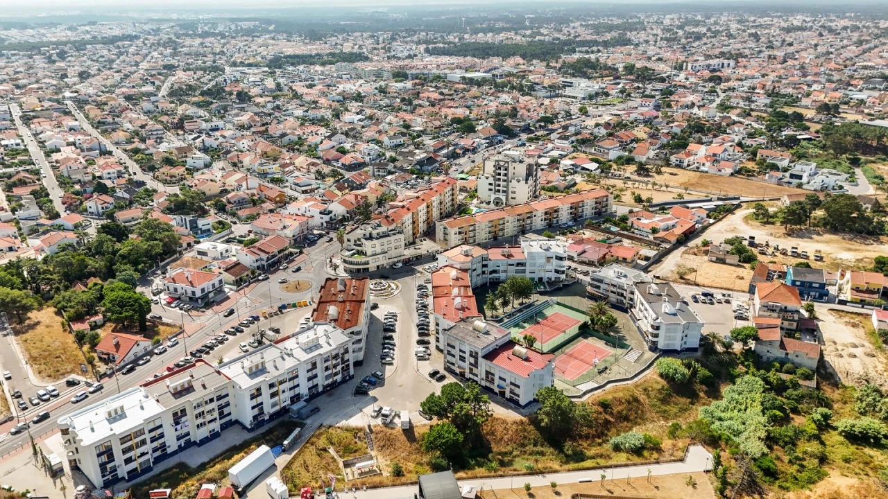 Apartamento T3 para Venda em Charneca de Caparica e Sobreda Foto 27