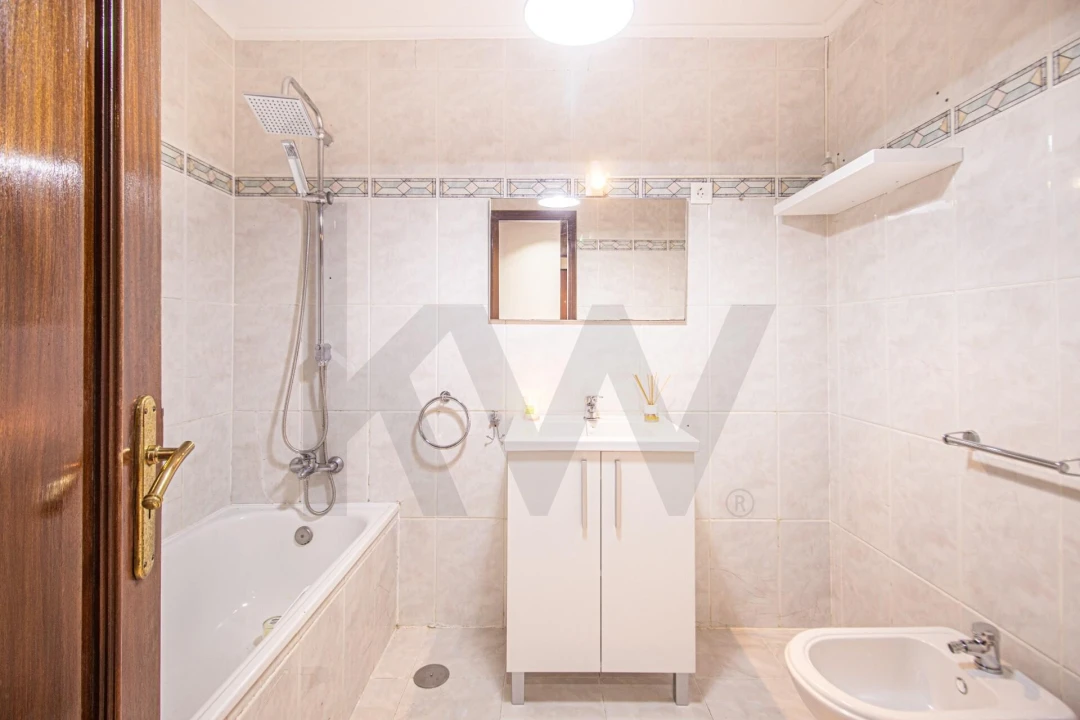 Apartamento T1 para Venda em Charneca de Caparica e Sobreda Foto 11