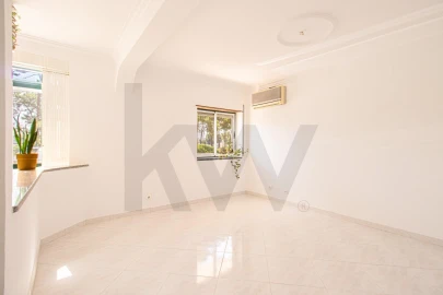 Apartamento T1 para Venda em Charneca de Caparica e Sobreda