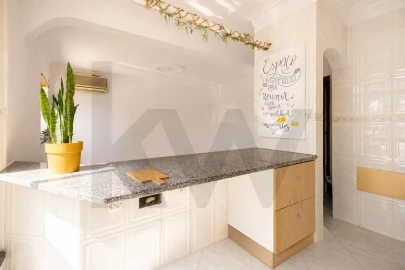 Apartamento T1 para Venda em Charneca de Caparica e Sobreda
