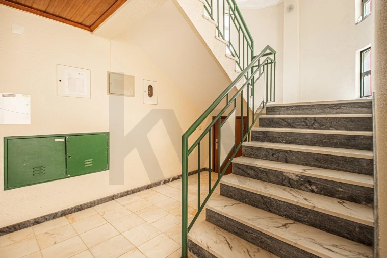 Apartamento T1 para Venda em Charneca de Caparica e Sobreda Foto 17