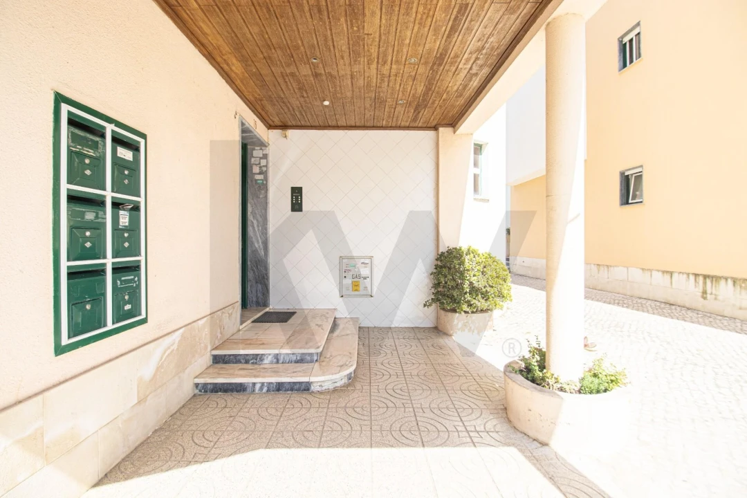Apartamento T1 para Venda em Charneca de Caparica e Sobreda Foto 16