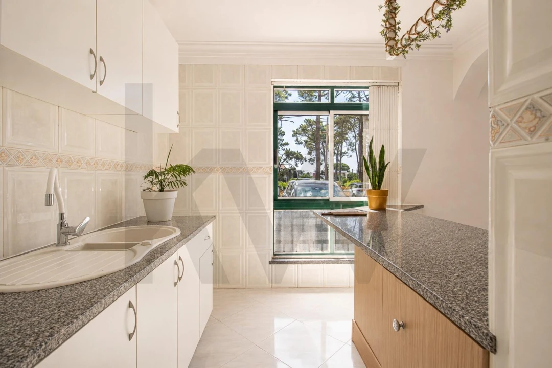 Apartamento T1 para Venda em Charneca de Caparica e Sobreda Foto 4