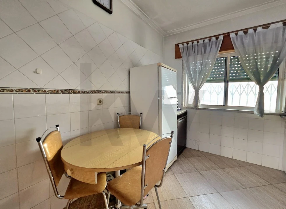 Apartamento T2 para Venda em Rio de Mouro Foto 9