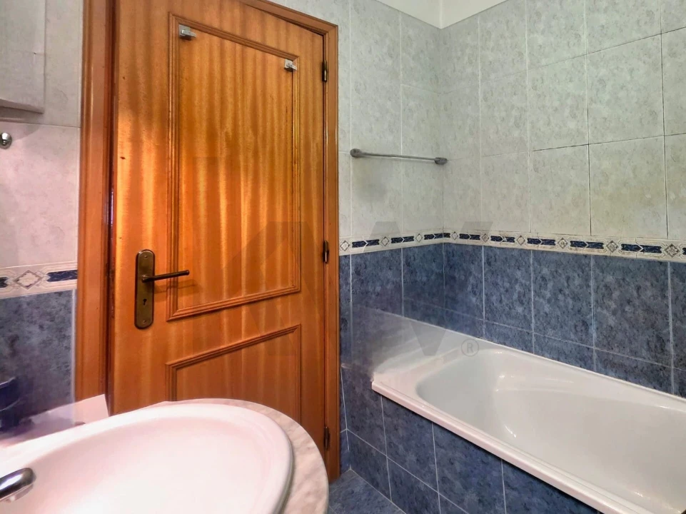 Apartamento T2 para Venda em Rio de Mouro Foto 22