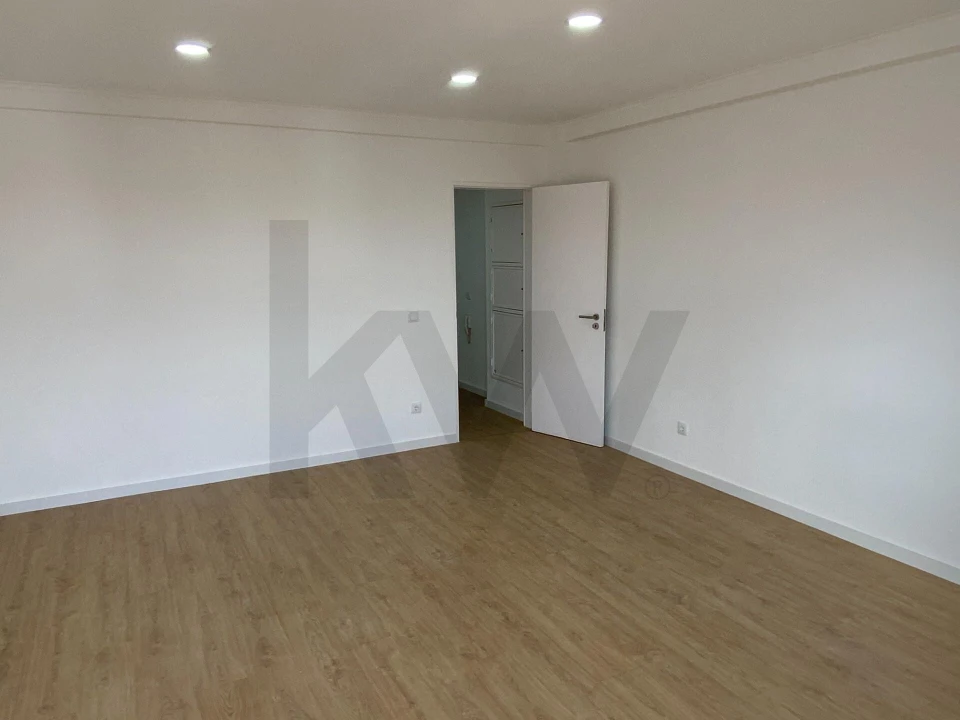 Apartamento T3 para Arrendamento em Oeiras e São Julião da Barra, Paço de Arcos e Caxias Foto 13