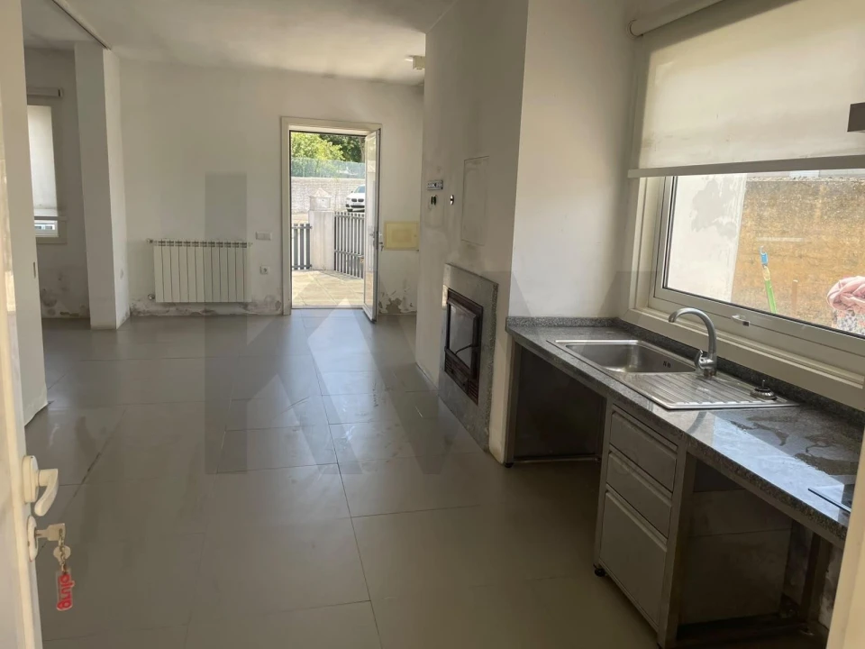 Moradia T1 para Venda em Préstimo e Macieira de Alcoba Foto 2