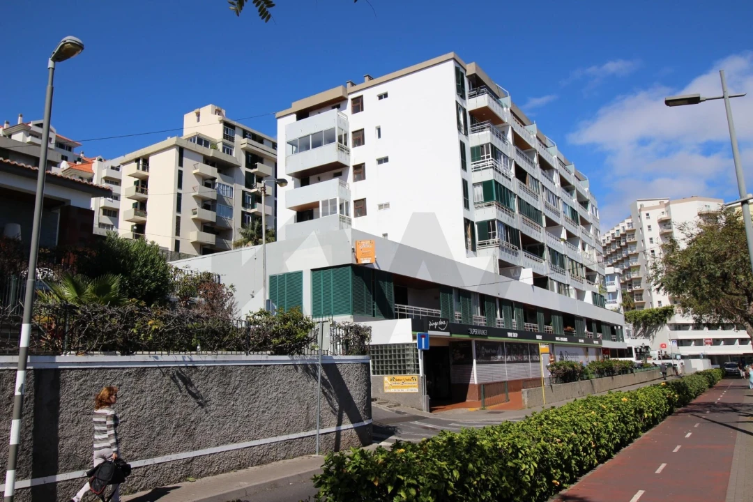 Apartamento T1 para Arrendamento em São Martinho Foto 6