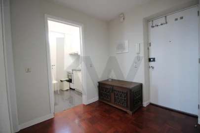 Apartamento T1 para Arrendamento em São Martinho