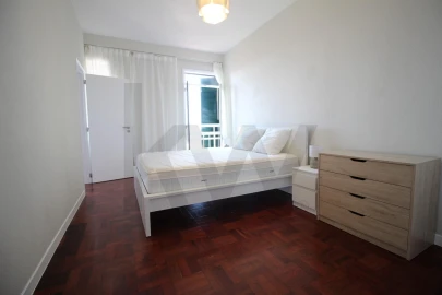 Apartamento T1 para Arrendamento em São Martinho
