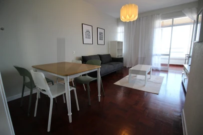 Apartamento T1 para Arrendamento em São Martinho