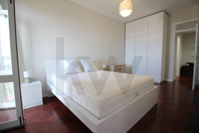 Apartamento T1 para Arrendamento em São Martinho